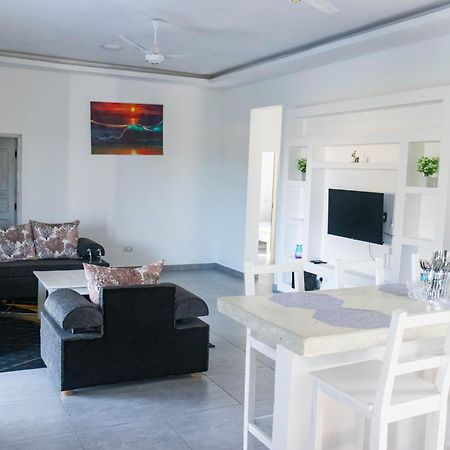 4 U Luxury Bungalows Diani Diani Beach Exterior foto