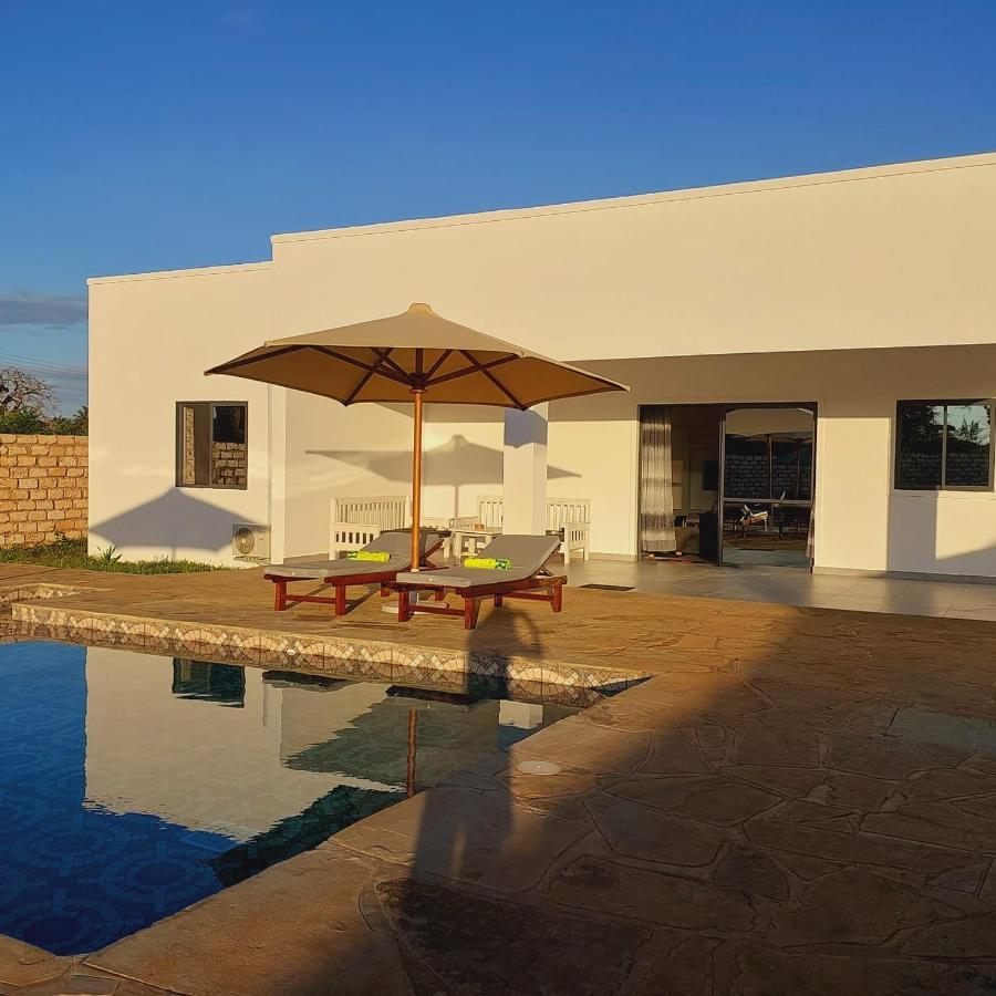 4 U Luxury Bungalows Diani Diani Beach Exterior foto