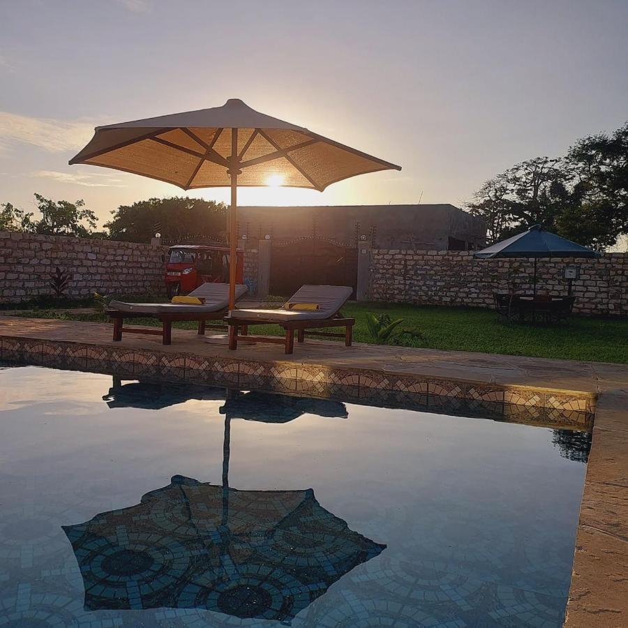 4 U Luxury Bungalows Diani Diani Beach Exterior foto