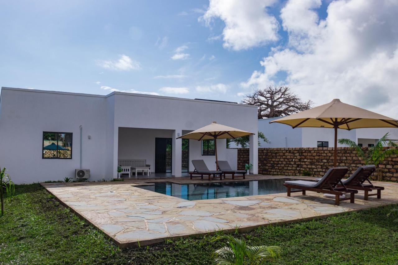 4 U Luxury Bungalows Diani Diani Beach Exterior foto