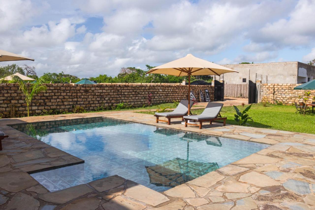 4 U Luxury Bungalows Diani Diani Beach Exterior foto