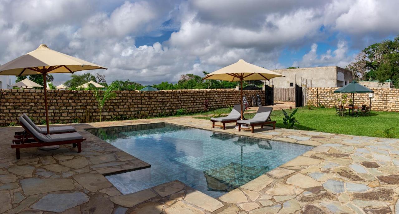 4 U Luxury Bungalows Diani Diani Beach Exterior foto