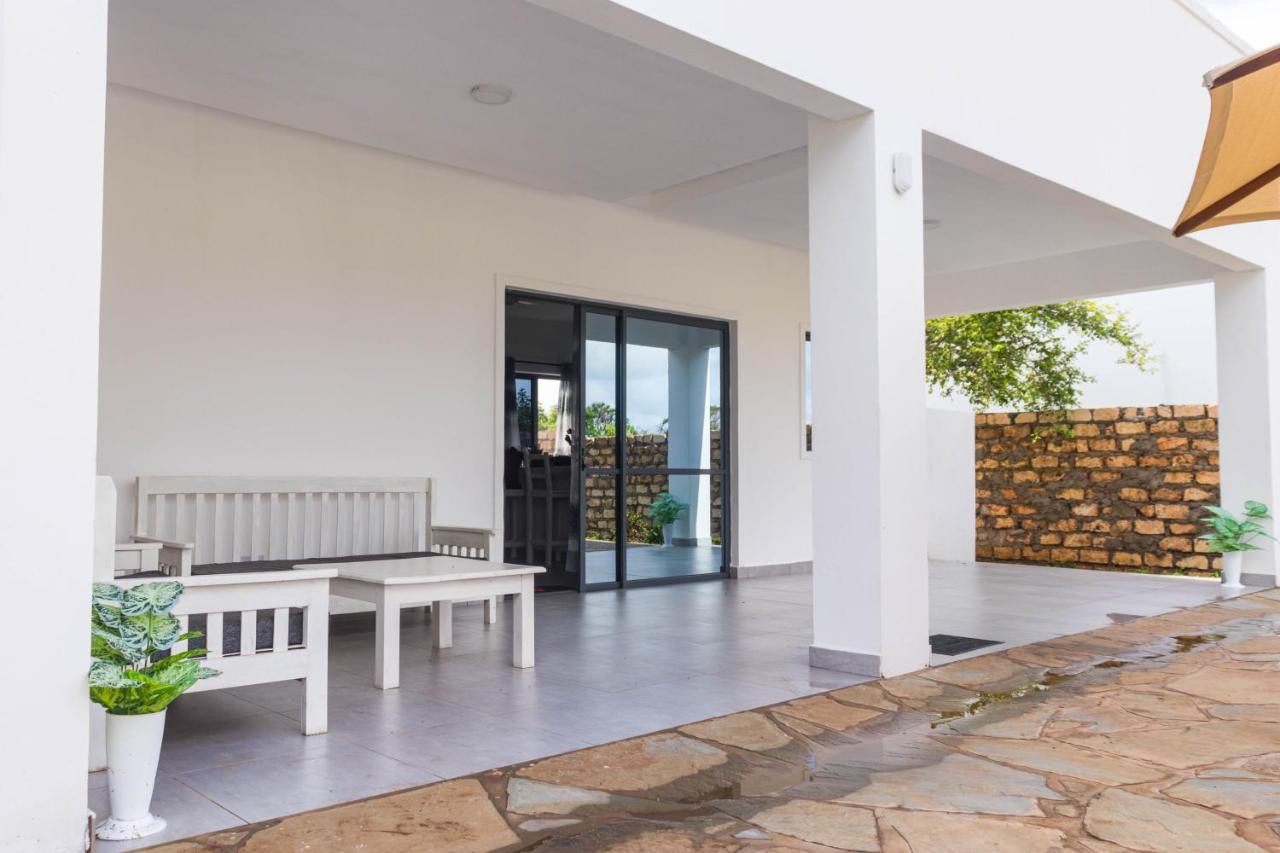 4 U Luxury Bungalows Diani Diani Beach Exterior foto