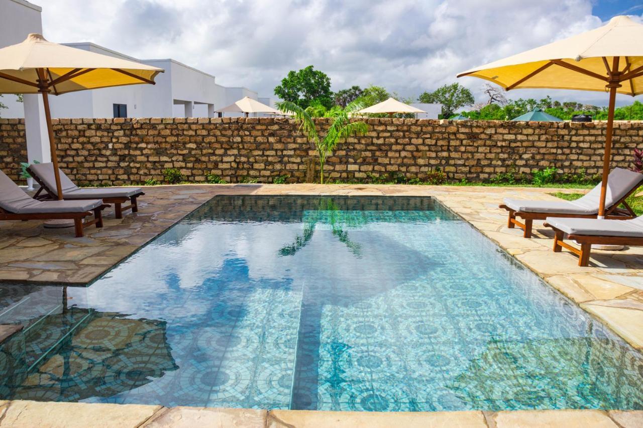 4 U Luxury Bungalows Diani Diani Beach Exterior foto